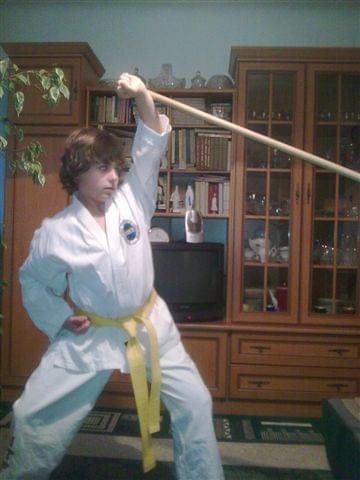 Szymek ćwiczy taekwondo